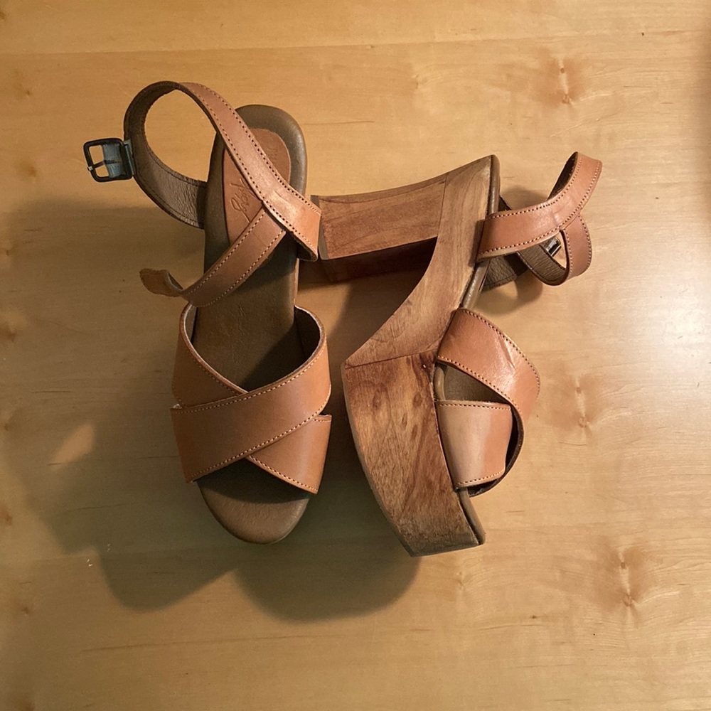 Platform sandals; size 10